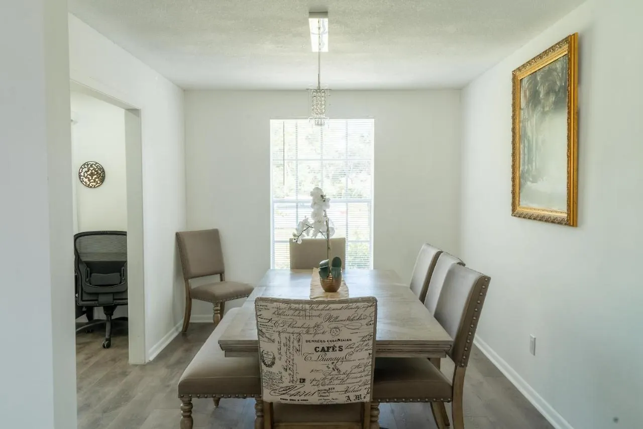 Beautiful Family Home Near Airport, I-10, Shopping Pensacola